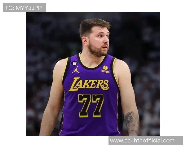 东契奇与里夫斯携手共进展现持球天赋助力湖人未来发展