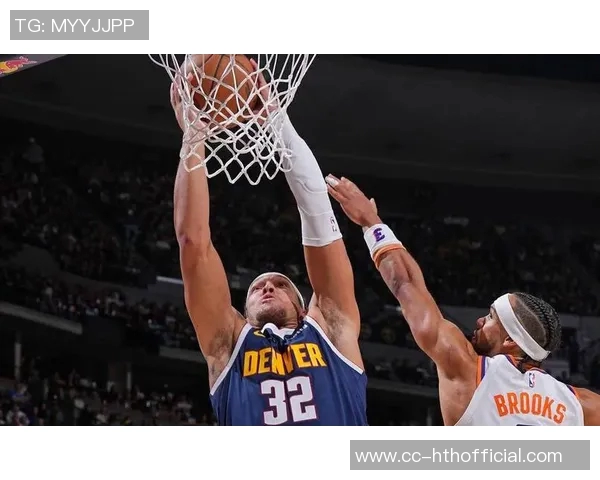 约基奇半场表现亮眼5投4中斩获10分3篮板6助攻三分球命中率高达667